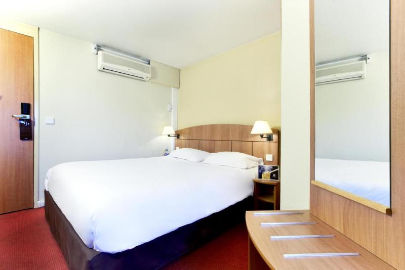 فندق Kyriad Genève St Genis Pouilly