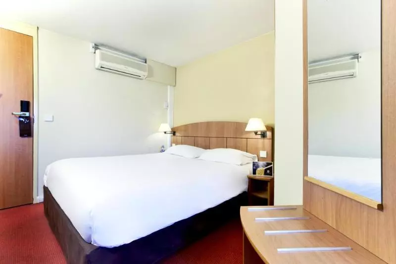 호텔 Kyriad Genève St Genis Pouilly