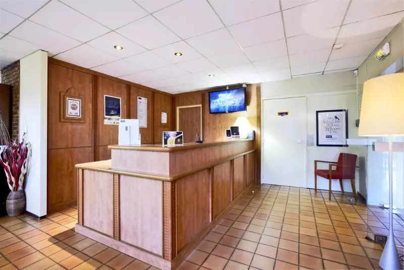 호텔 Kyriad Genève St Genis Pouilly