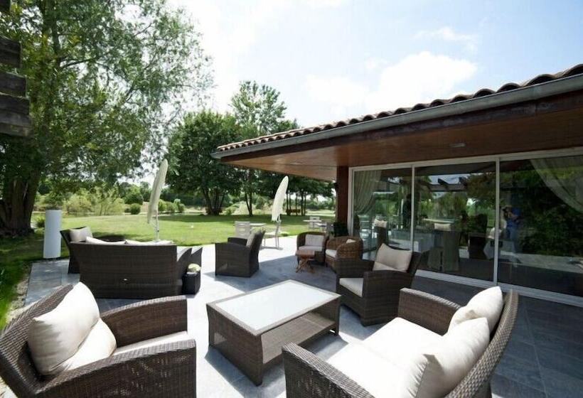 فندق Les Jardins Du Lac