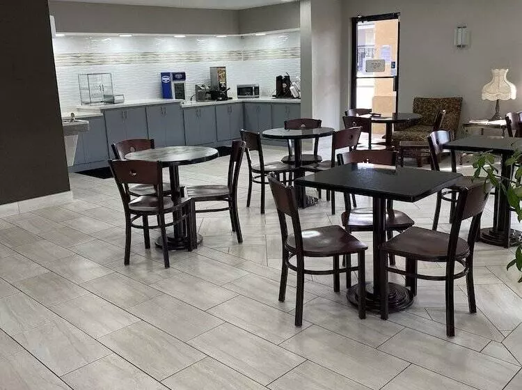 فندق Mockingbird Inn & Suites