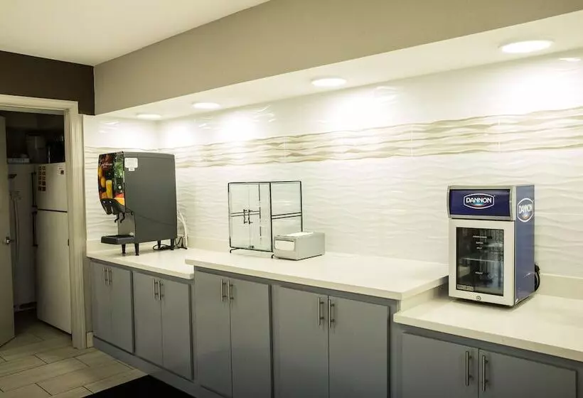 فندق Mockingbird Inn & Suites