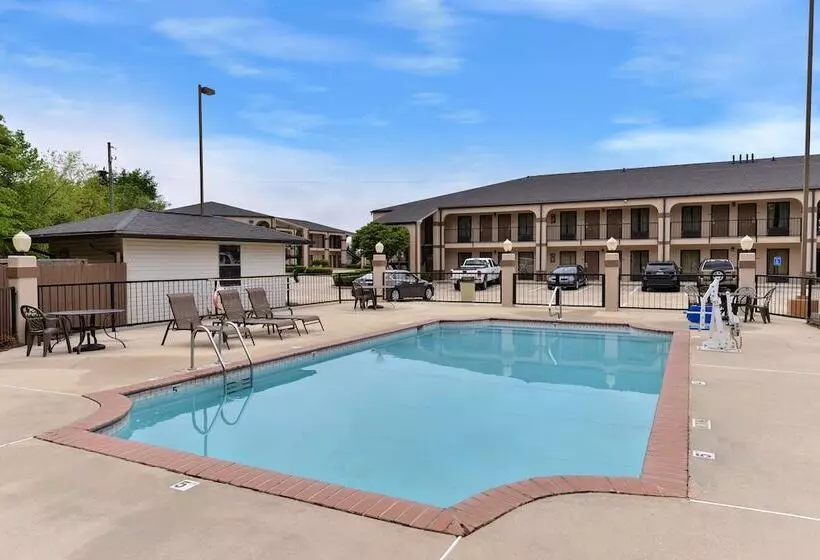 فندق Mockingbird Inn & Suites