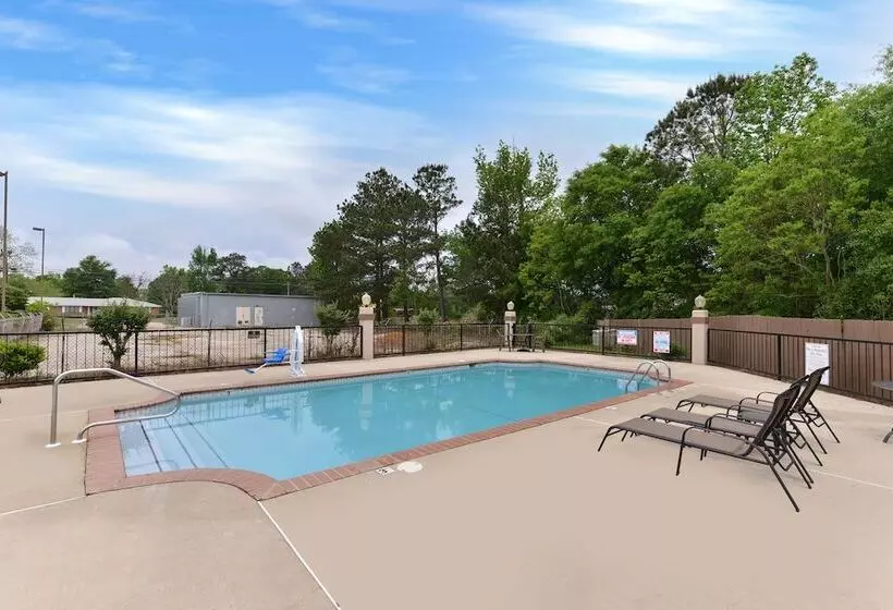 فندق Mockingbird Inn & Suites