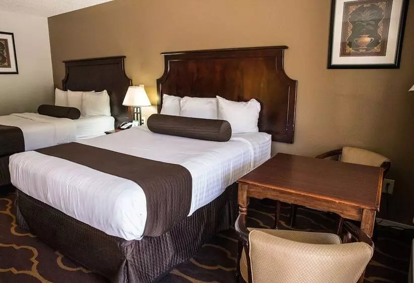 فندق Mockingbird Inn & Suites