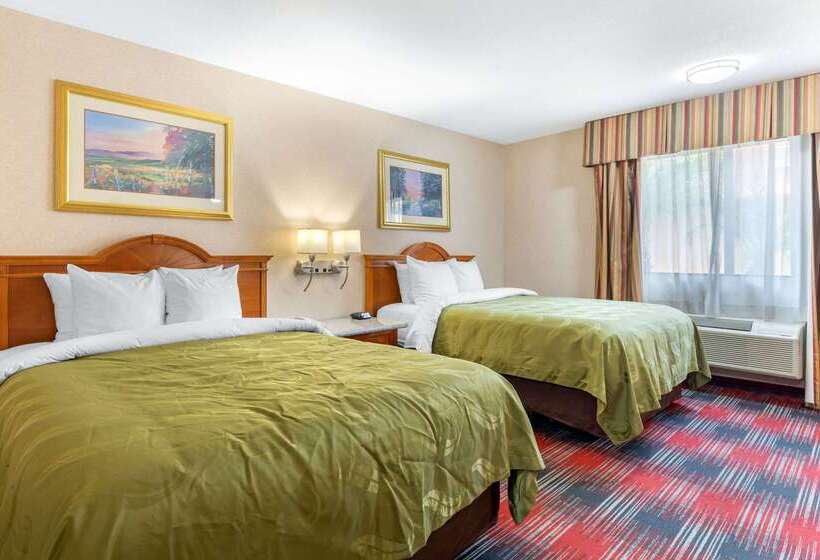 בית מלון כפרי Quality Inn & Suites Oceanside Near Camp Pendleton