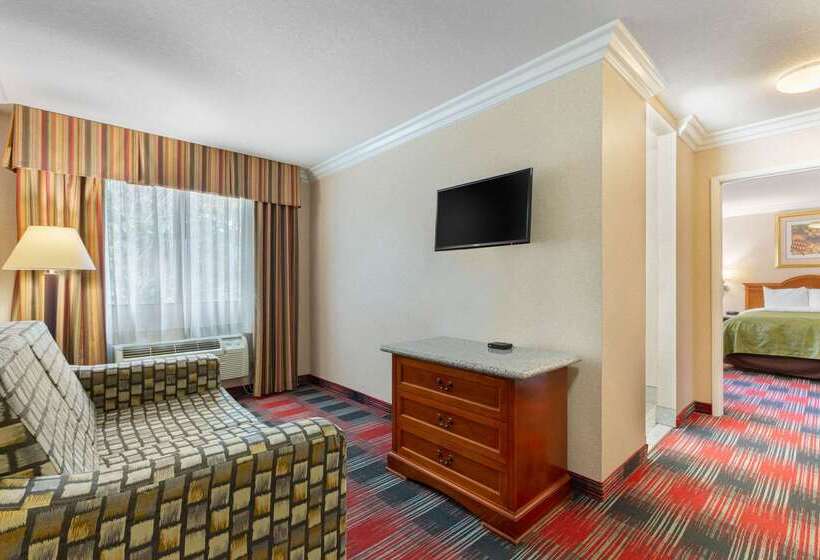 בית מלון כפרי Quality Inn & Suites Oceanside Near Camp Pendleton