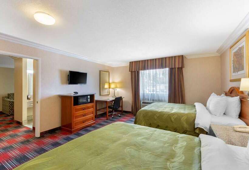 בית מלון כפרי Quality Inn & Suites Oceanside Near Camp Pendleton