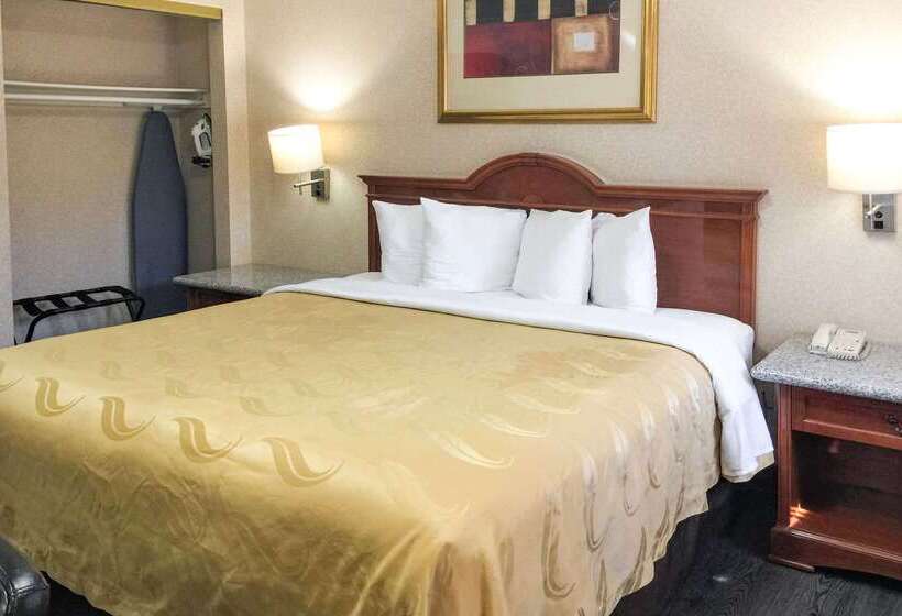 בית מלון כפרי Quality Inn & Suites Oceanside Near Camp Pendleton