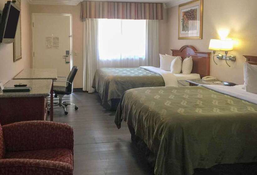 בית מלון כפרי Quality Inn & Suites Oceanside Near Camp Pendleton