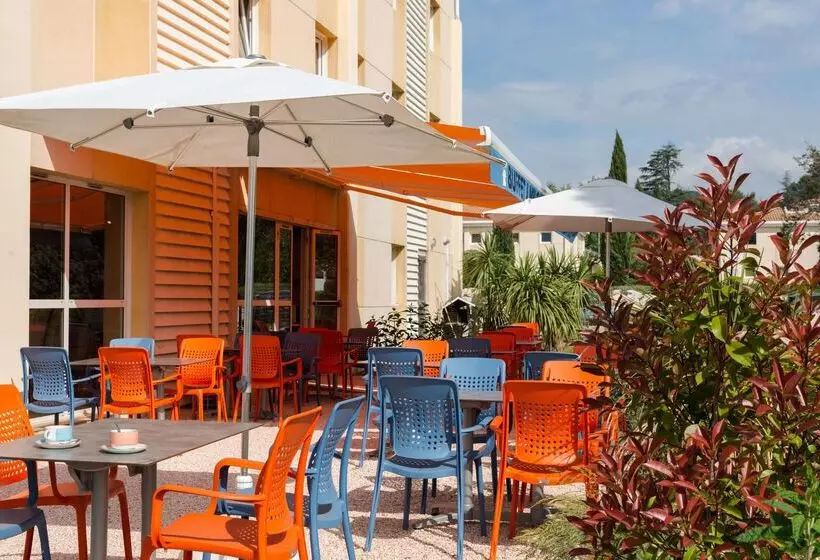 Отель The Originals City, Hôtel La Belle étape, Brignoles