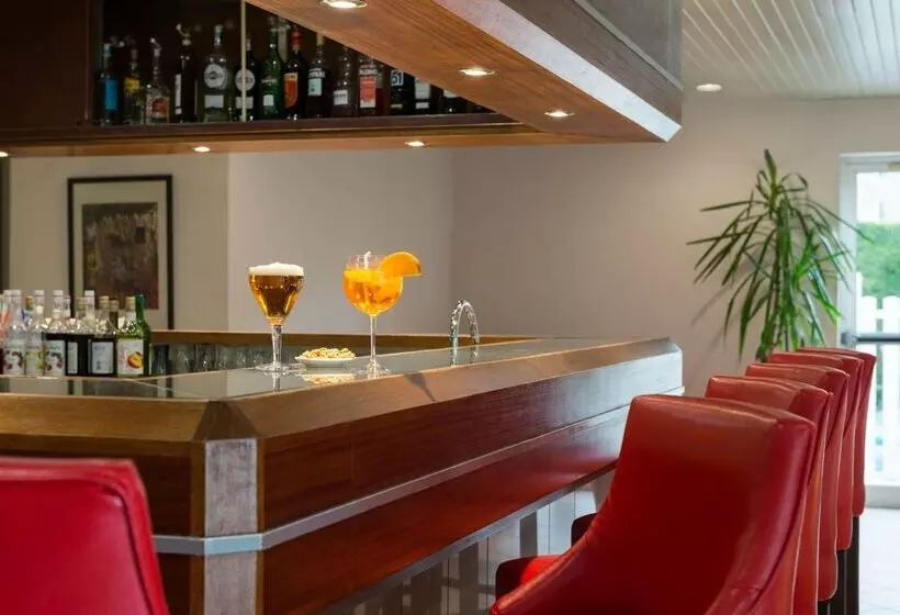 Отель The Originals City, Hôtel La Belle étape, Brignoles