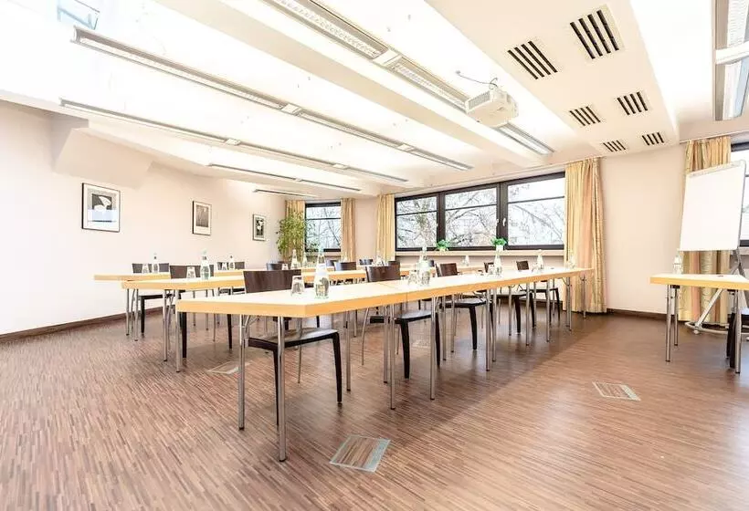 Отель Demas München Unterhaching