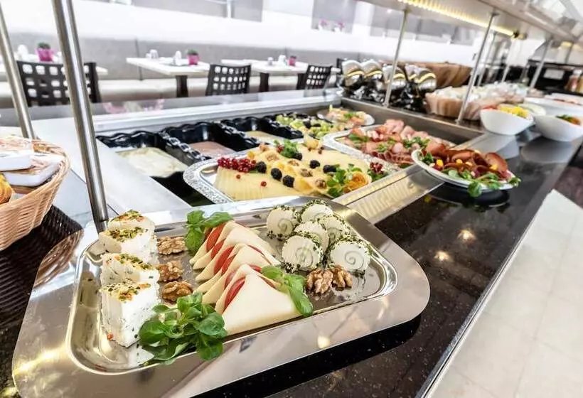 Отель Demas München Unterhaching