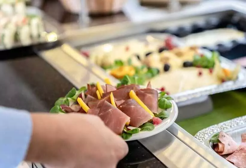 Отель Demas München Unterhaching