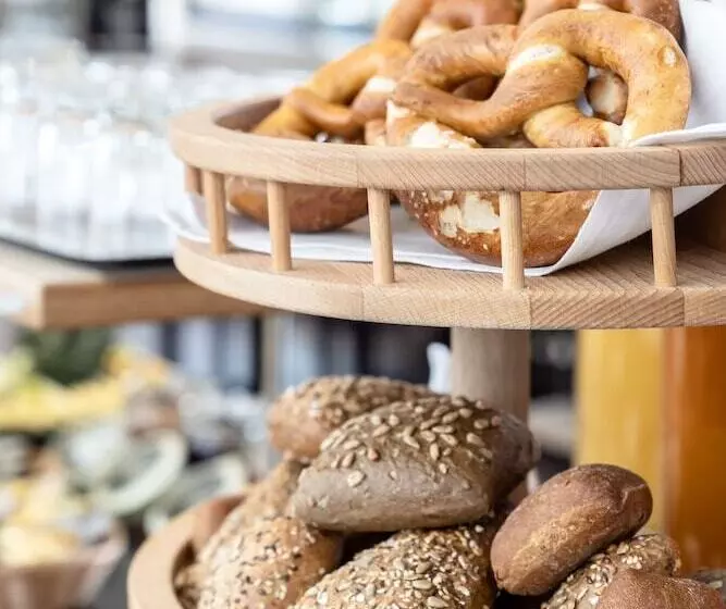 Отель Demas München Unterhaching