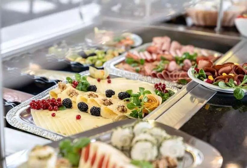 Отель Demas München Unterhaching