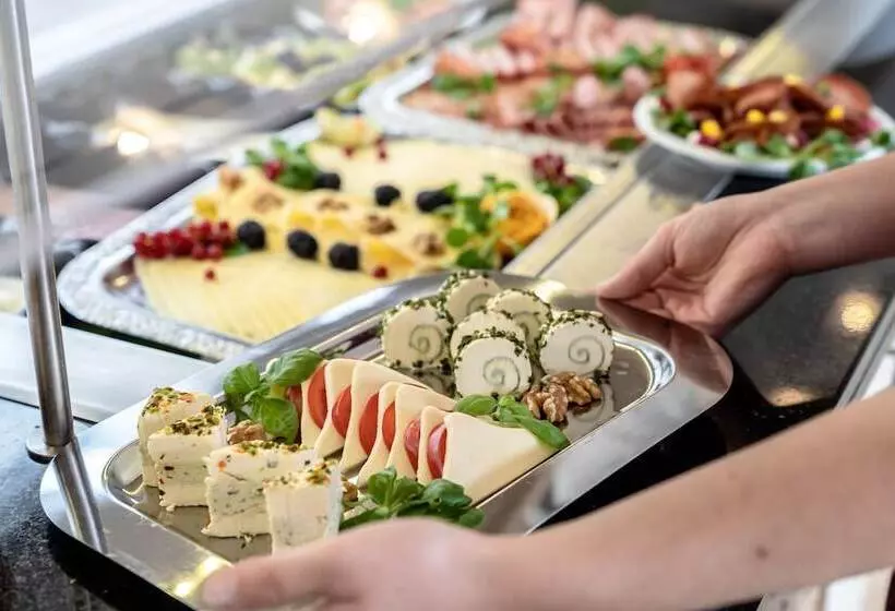 Отель Demas München Unterhaching