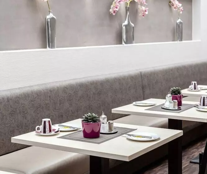 Отель Demas München Unterhaching