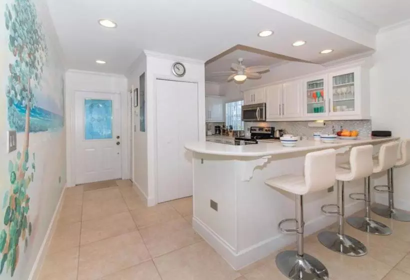 هتل Grandview Condominiums