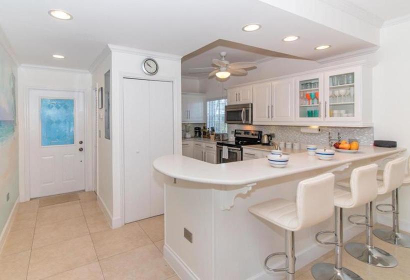 هتل Grandview Condominiums