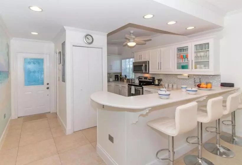 هتل Grandview Condominiums