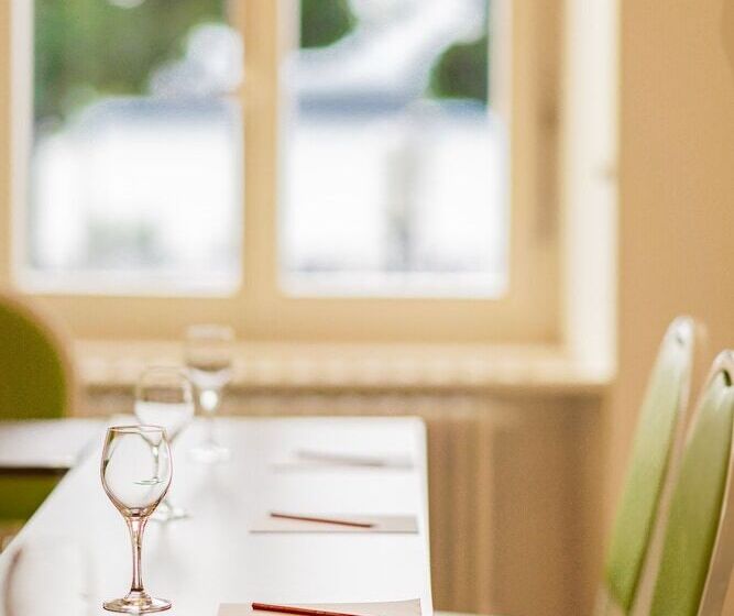 ホテル Hôtel Alpes & Lac