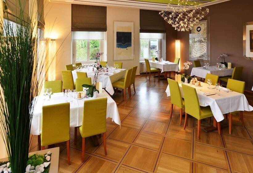 ホテル Hôtel Alpes & Lac