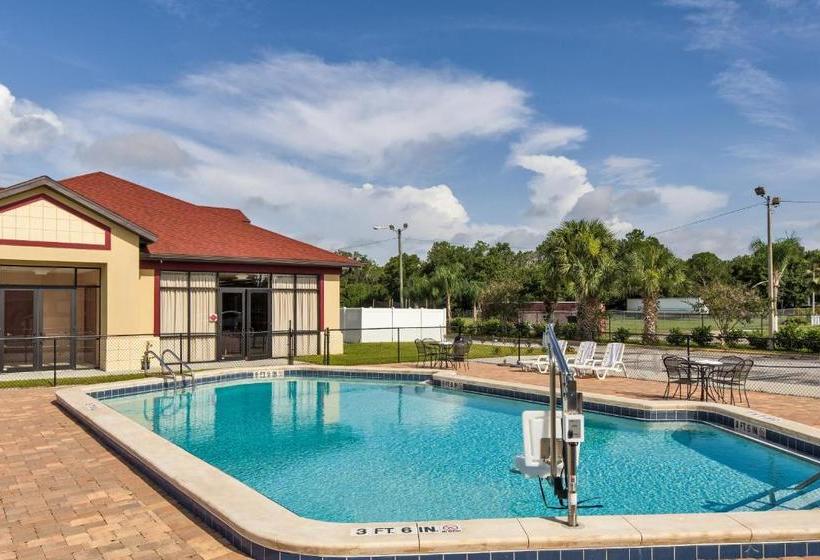 ホテル Maingate Florida