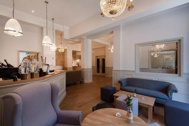 ホテル Royal Kings Arms