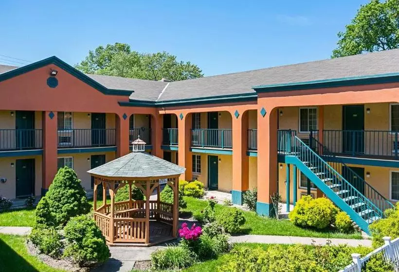 Отель Bay Side Inn & Suites