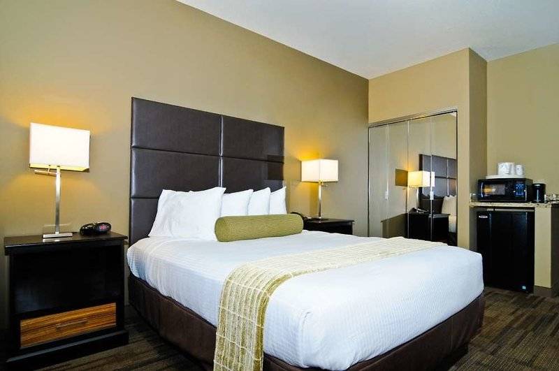 호텔 Best Western Plus Night Watchman Inn & Suites