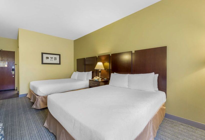 فندق Best Western Plus Plaza By The Green