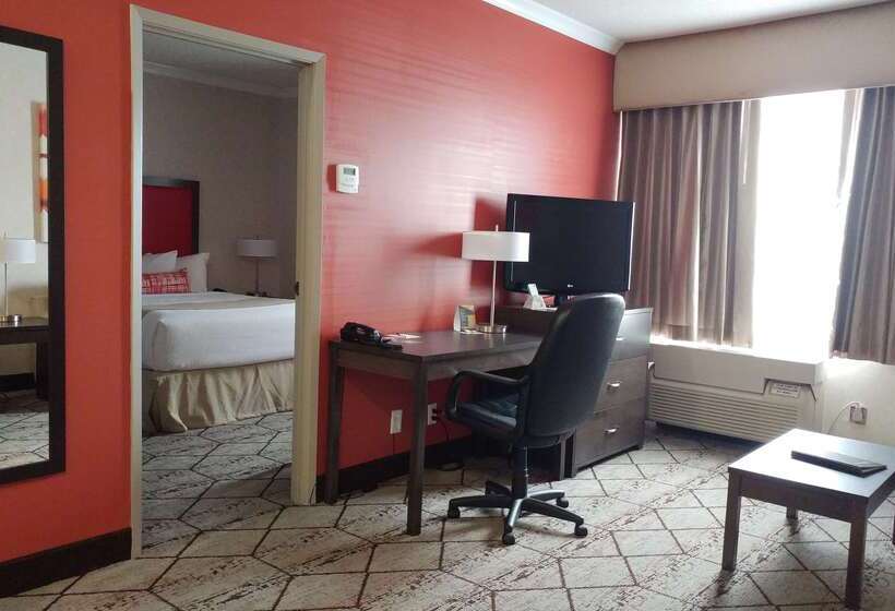 בית מלון כפרי Best Western Plus Rose City Suites