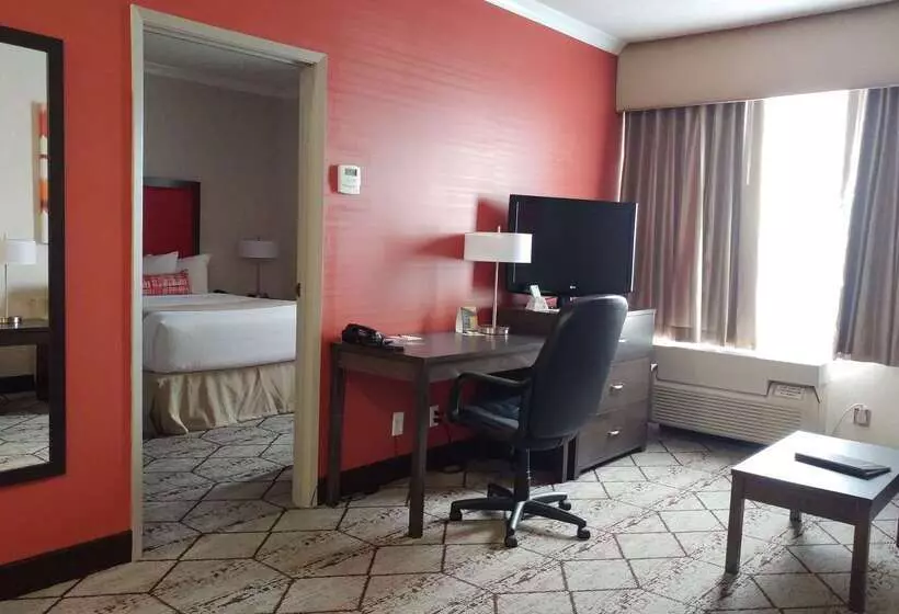 ホテル Best Western Plus Rose City Suites