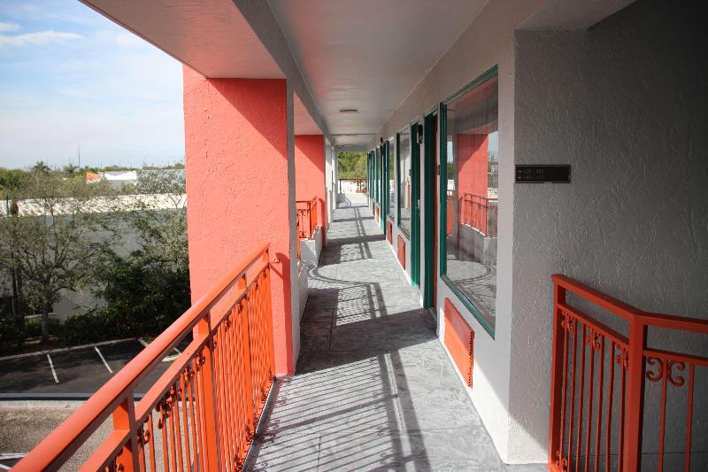 酒店 Boca Suites Deerfield Beach; Surestay Collection By Bw