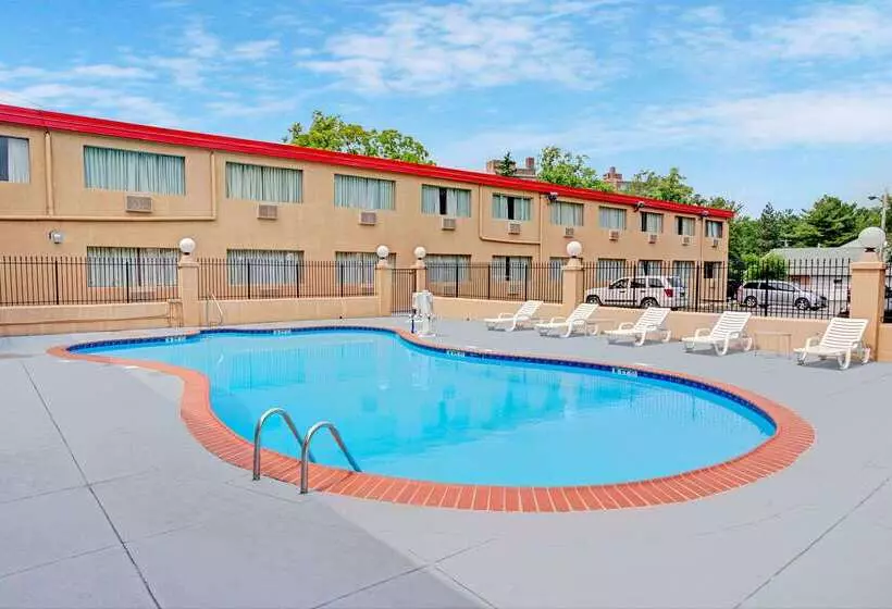 فندق Howard Johnson By Wyndham Pikesville