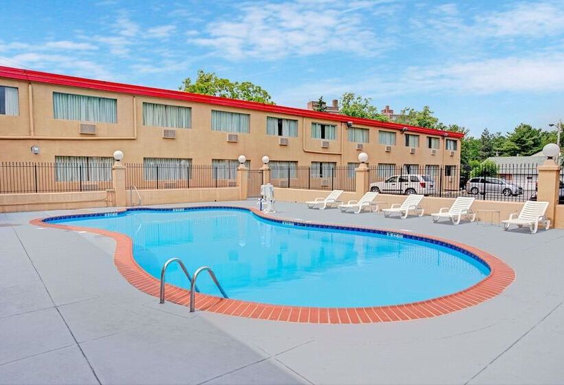 בית מלון כפרי Howard Johnson By Wyndham Pikesville