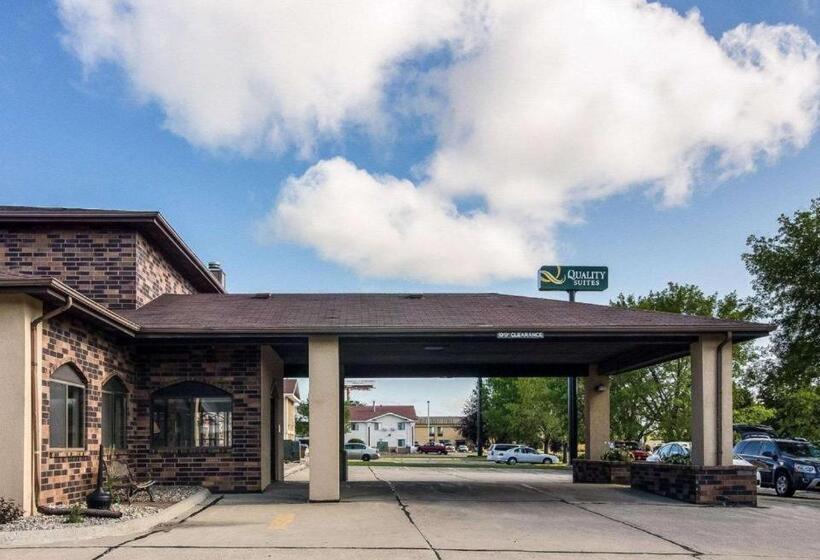 هتل Quality Suites Near West Acres