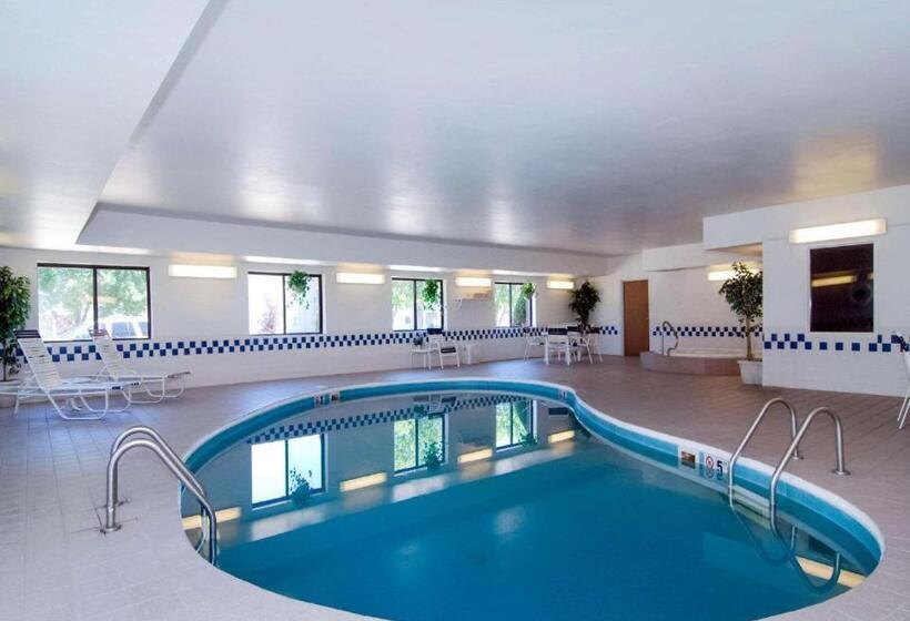 هتل Quality Suites Near West Acres