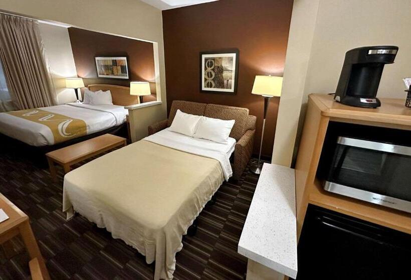 هتل Quality Suites Near West Acres