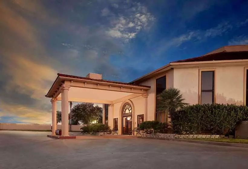 Отель Super 8 By Wyndham Corpus Christi Northwest