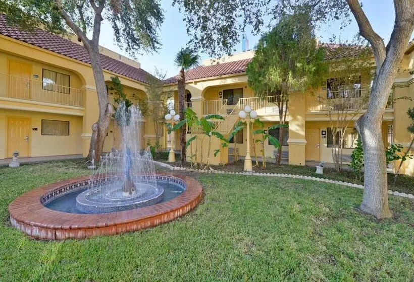 Отель Super 8 By Wyndham Corpus Christi Northwest