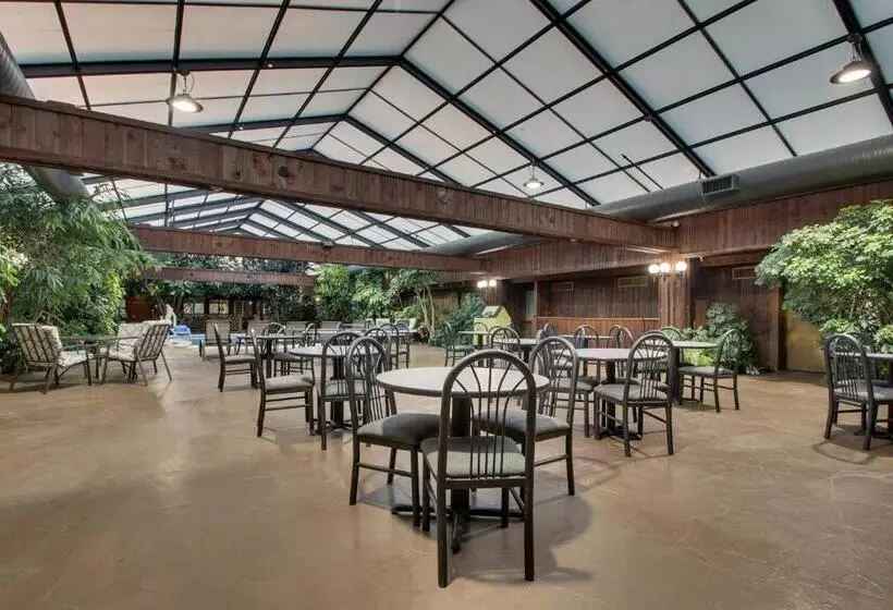 호텔 Wingfield Inn & Suites