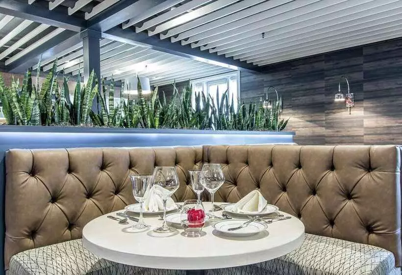 The Burgundy Hotel, Tapestry Collection By Hilton