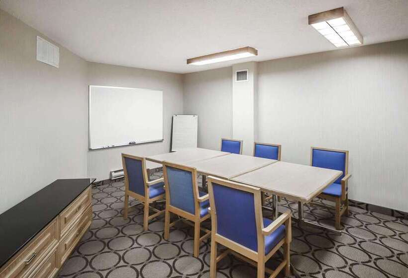 בית מלון כפרי Comfort Inn West