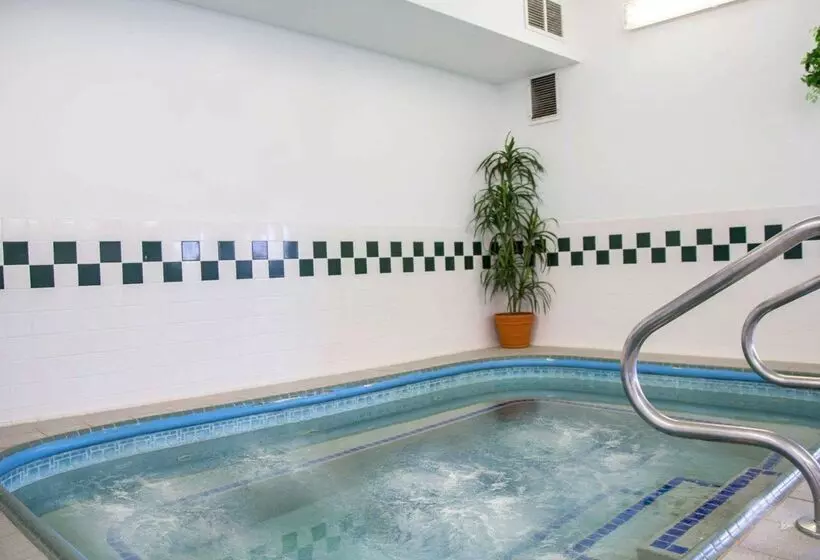 هتل Comfort Suites