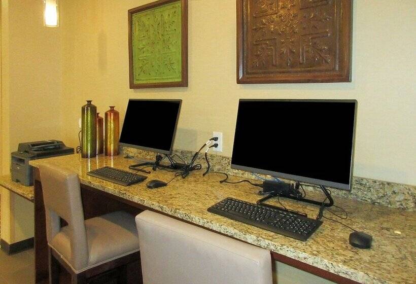 فندق Comfort Suites