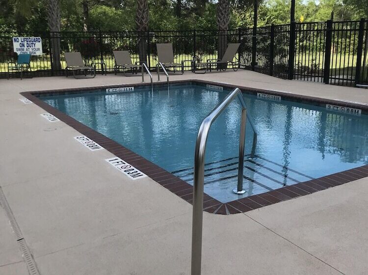 فندق Comfort Suites