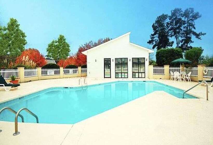 فندق Comfort Suites